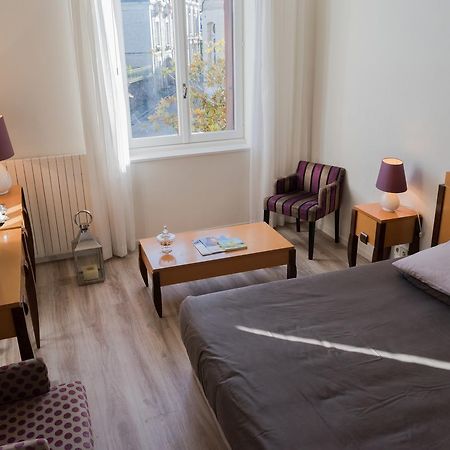 Logis Hotel Saint-Roch Pleumartin Exterior foto