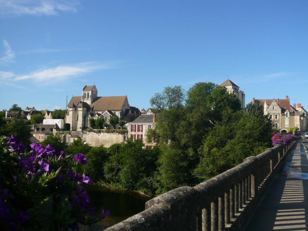 Logis Hotel Saint-Roch Pleumartin Exterior foto