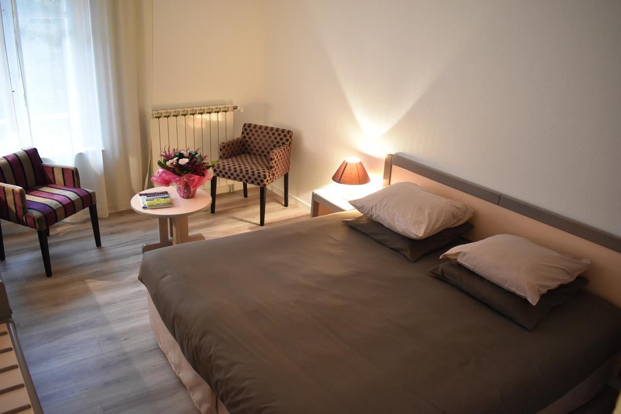 Logis Hotel Saint-Roch Pleumartin Exterior foto