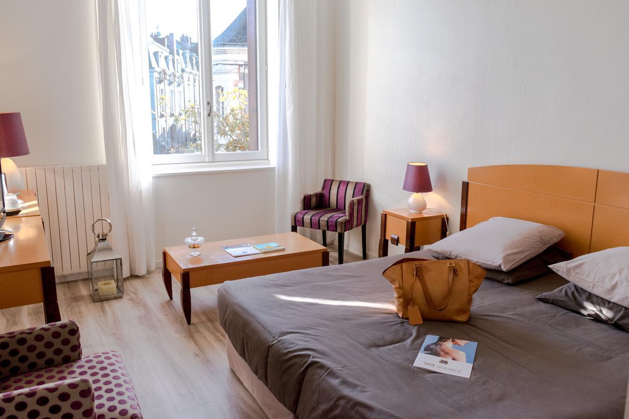 Logis Hotel Saint-Roch Pleumartin Exterior foto